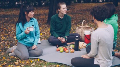 How to plan a relaxed park picnic with your dog