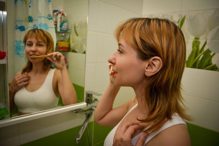 Dog teeth brushing
